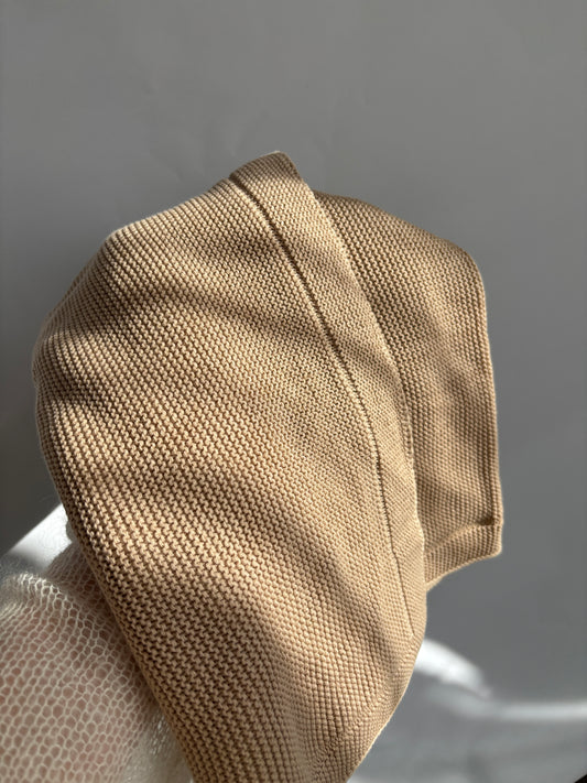 Adīta sedziņa ar izšūtu vārdu – Minimal