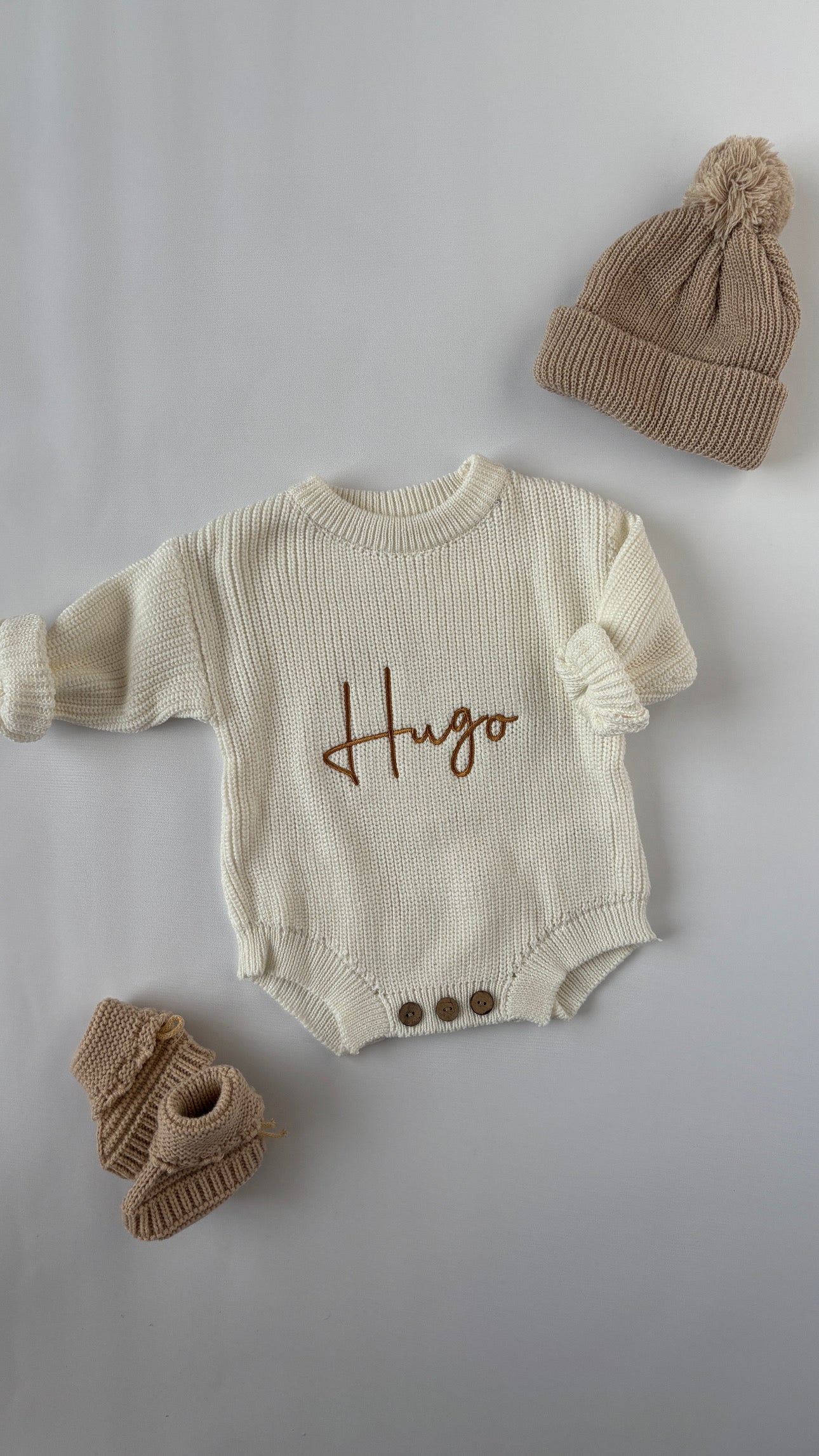 Adīts romperis mazulim ar personalizētu vārdu. Dāvana mazulim, raudzībām.