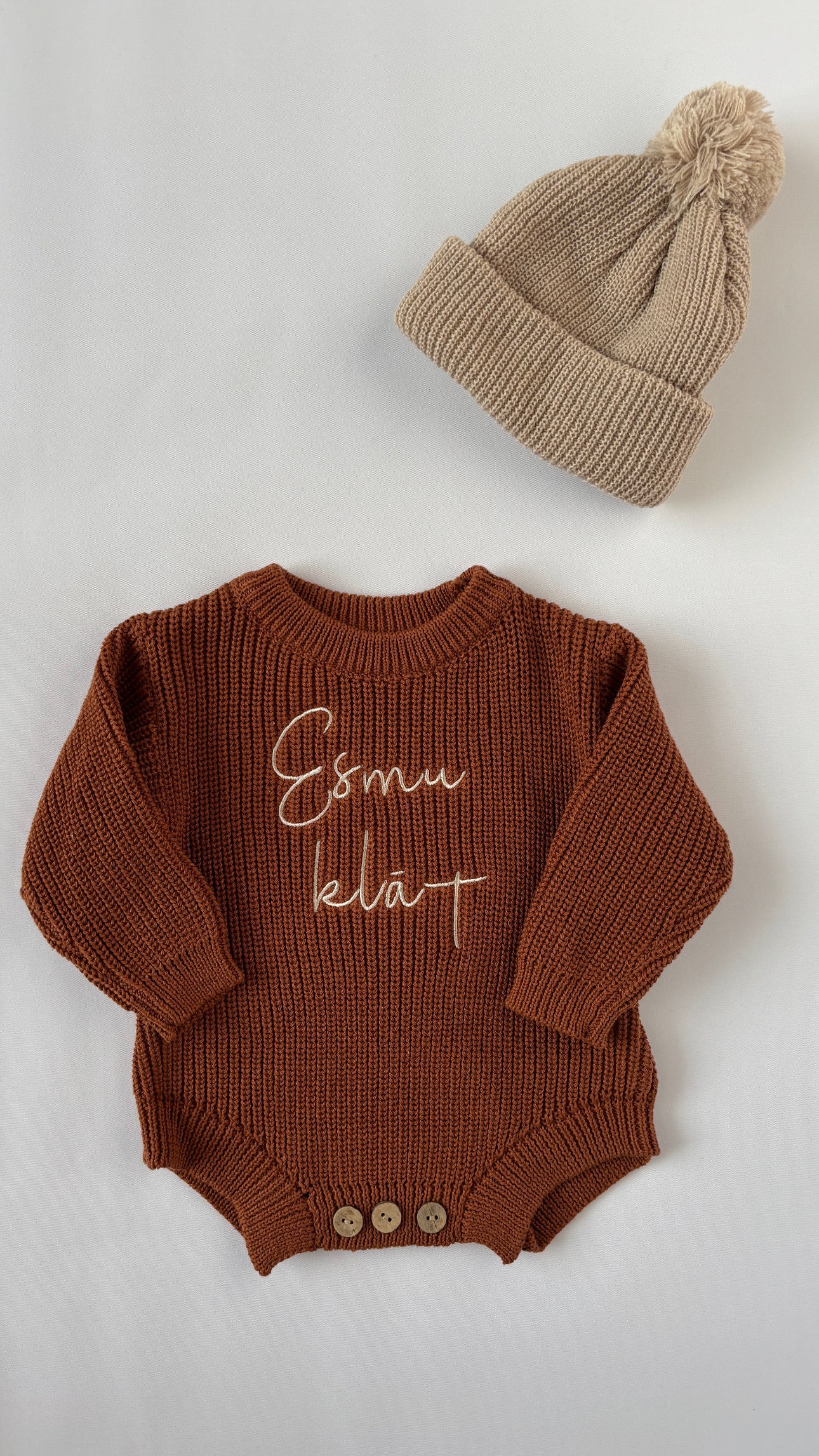 Adīts romperis mazulim ar personalizētu vārdu. Dāvana mazulim, raudzībām.